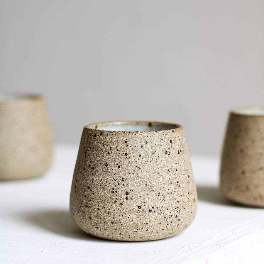 Stoneware mug — speckled white