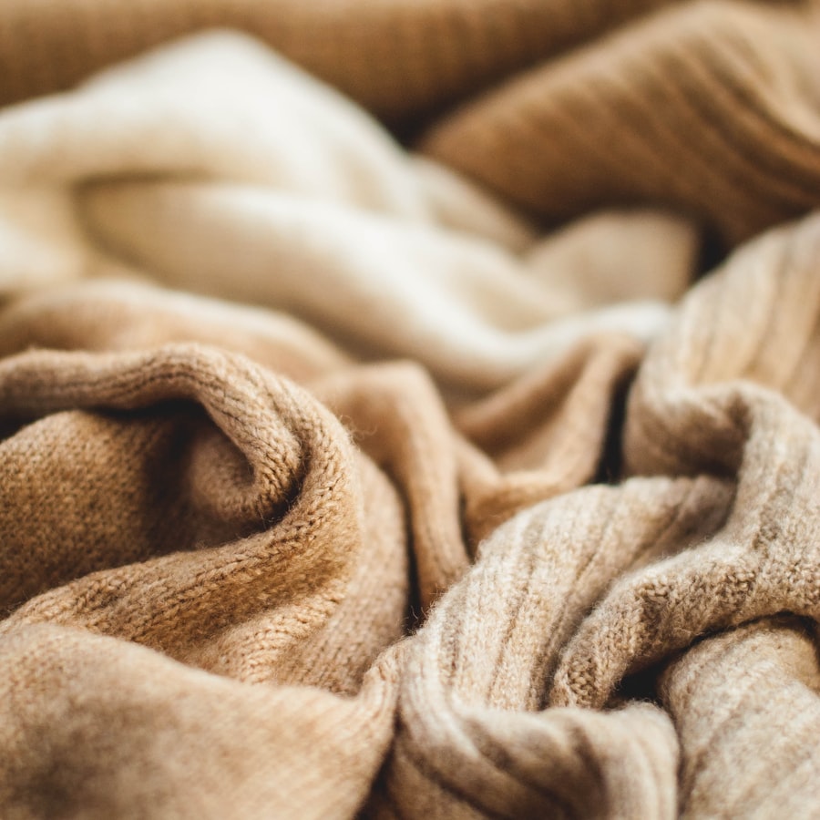 Woven throw blanket